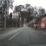 【ロシア・ウクライナ侵攻】住民が車運転中に近くにミサイルが着弾。怖すぎ。